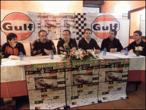 Rallyesprintaren aurkezpenean, Gorka Maiz (Gabiriako zinegotzia), Angel Gurrutxaga (Euskal Automobilismo Federazioaren lehendakaria), Jorge del Cid (Lagun Artea eskuderia antolatzailekoa), Lontxo Ormazabal (Korta jatetxekoa), Kepa Urtzelai (Legazpiko alkatea) eta David Ardions gidaria./Aimar Maiz