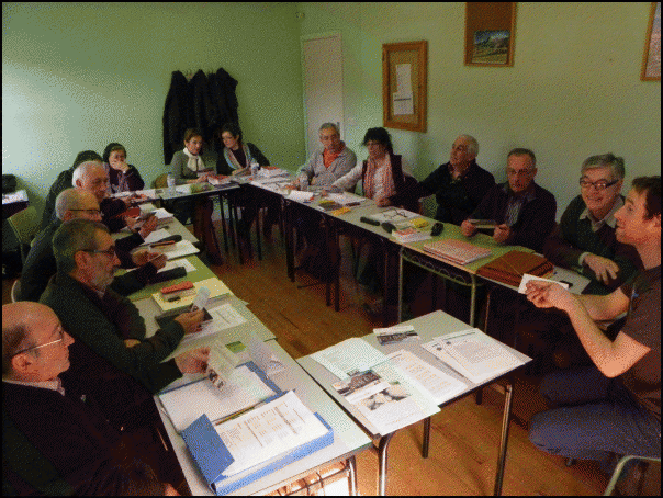 'Euskarara heldu' programan proba-ikastaroa egin duen taldea, herenegun, Dani Oiarbide irakaslearekin./Aimar Maiz