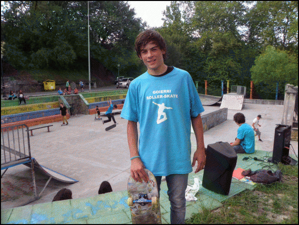 Jon Mallet, entrenatzeko leku duen Lazkaoko skate parkean./Aimar Maiz