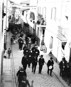 Segurako prozesioa, XX. mende hasierako argazkian. (Zabalozuazola sendiaren funtsa)