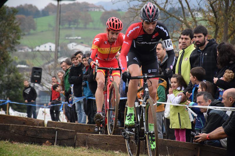 Javier Ruiz de Larrinaga eta Aitor Hernandez, bigarren itzulian, gaur Beasainen./Aimar Maiz
