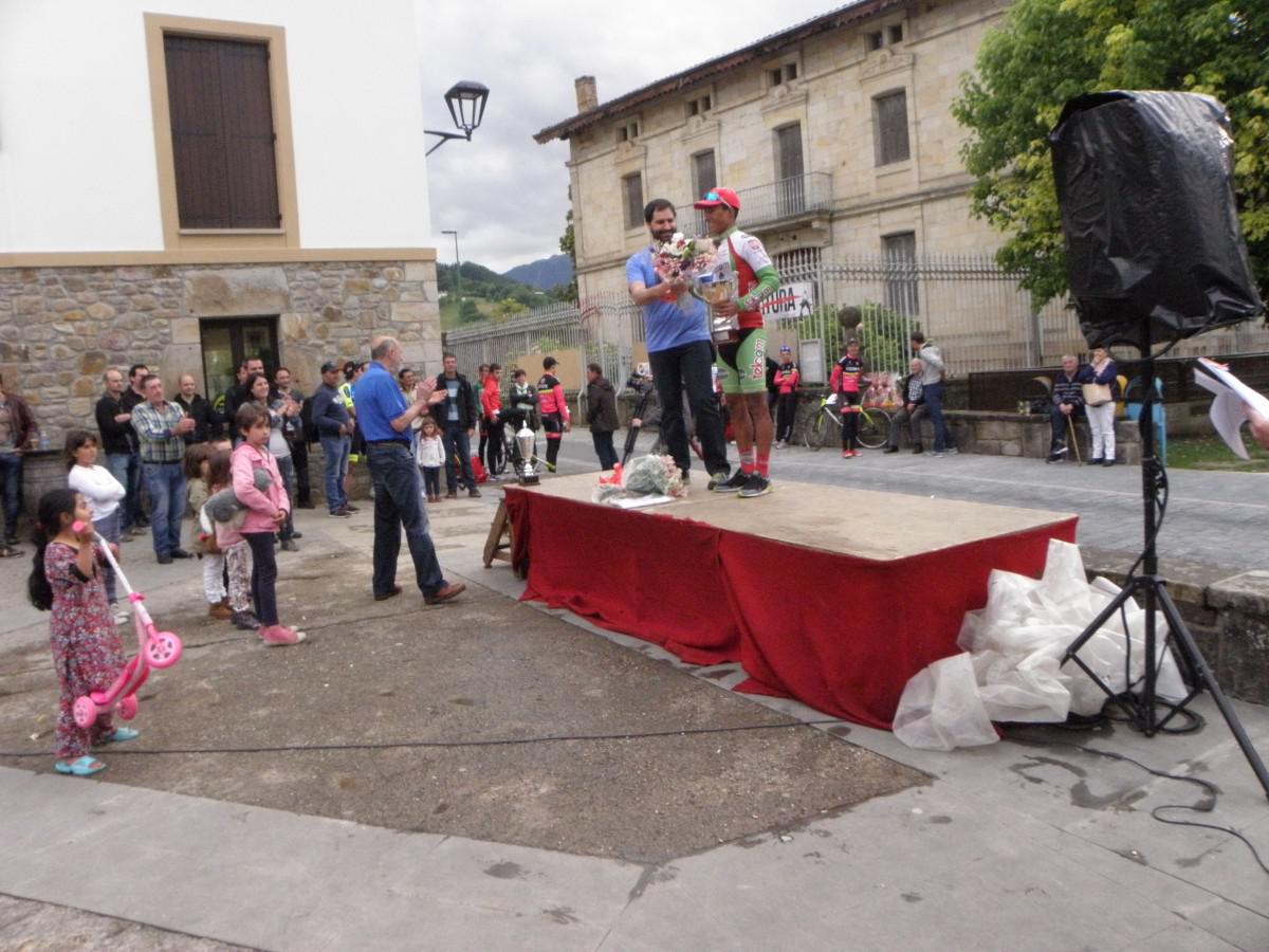 Jonathan Cañaveral podiumean