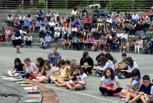 Dolarea parkean irakurtzen // J. Unanua