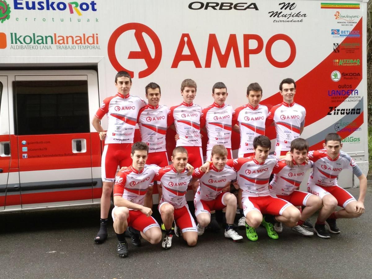Ampo taldeko junior mailako txirrindulariak.