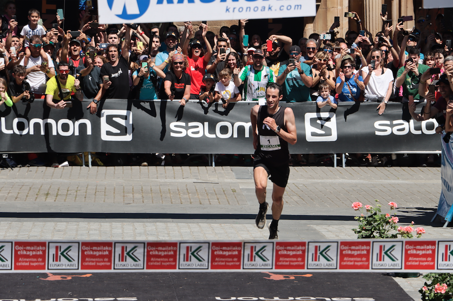 Kilian Jornet, 10. Zegama-Aizkorri maratoia irabazita, helmugan // Iñaki Gurrutxaga